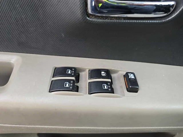 Daihatsu sirion 2 1.3-16v comfort , 05-tz-lh - afbeelding 2 van  16