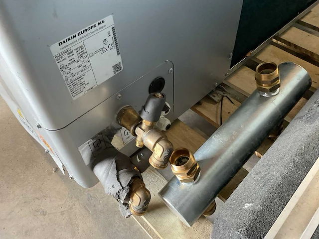Daikin - altherma 3 m 16kw - edla16da3w17 - lucht-water warmtepomp buiten-unit - afbeelding 2 van  8