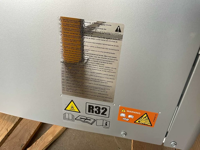 Daikin - altherma 3 m 9kw - ebla09da3w1 - lucht-water warmtepomp buiten-unit - afbeelding 6 van  6