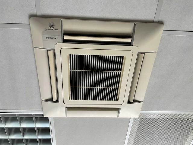 Daikin airconditioning binnen units (3x) - afbeelding 1 van  12