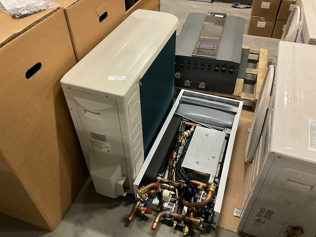 Daikin evlq08cav3 warmtepomp incompleet - afbeelding 1 van  3