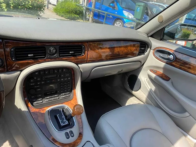 Daimler - 1999 - 4.0 - 4.0 v8 - supercharged - 1-sng-43 - afbeelding 5 van  18