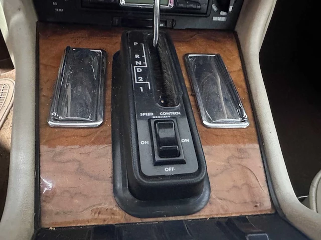 Daimler - double six - 5.3 v12 van den plas automaat - 67-jt-xs - afbeelding 10 van  26