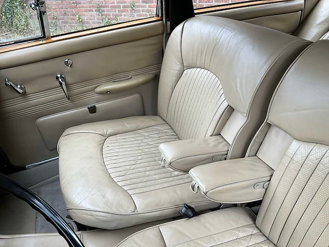 Daimler - oldtimer (1968) - afbeelding 25 van  40