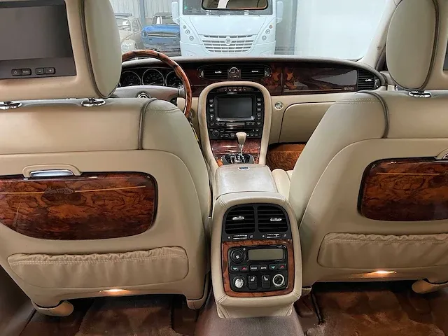 Daimler - super eight - 4.2 v8 s/c - car - 2006 - afbeelding 10 van  36
