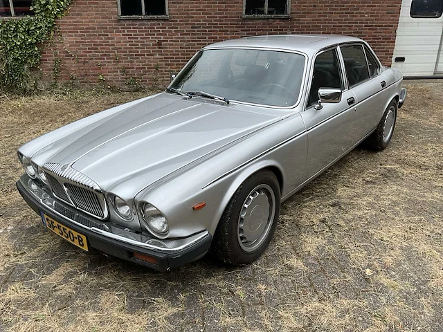 Daimler - xj - oldtimer (1982) - afbeelding 1 van  32