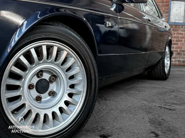 Daimler 4.0 l6 238pk 1990 -youngtimer - afbeelding 3 van  38