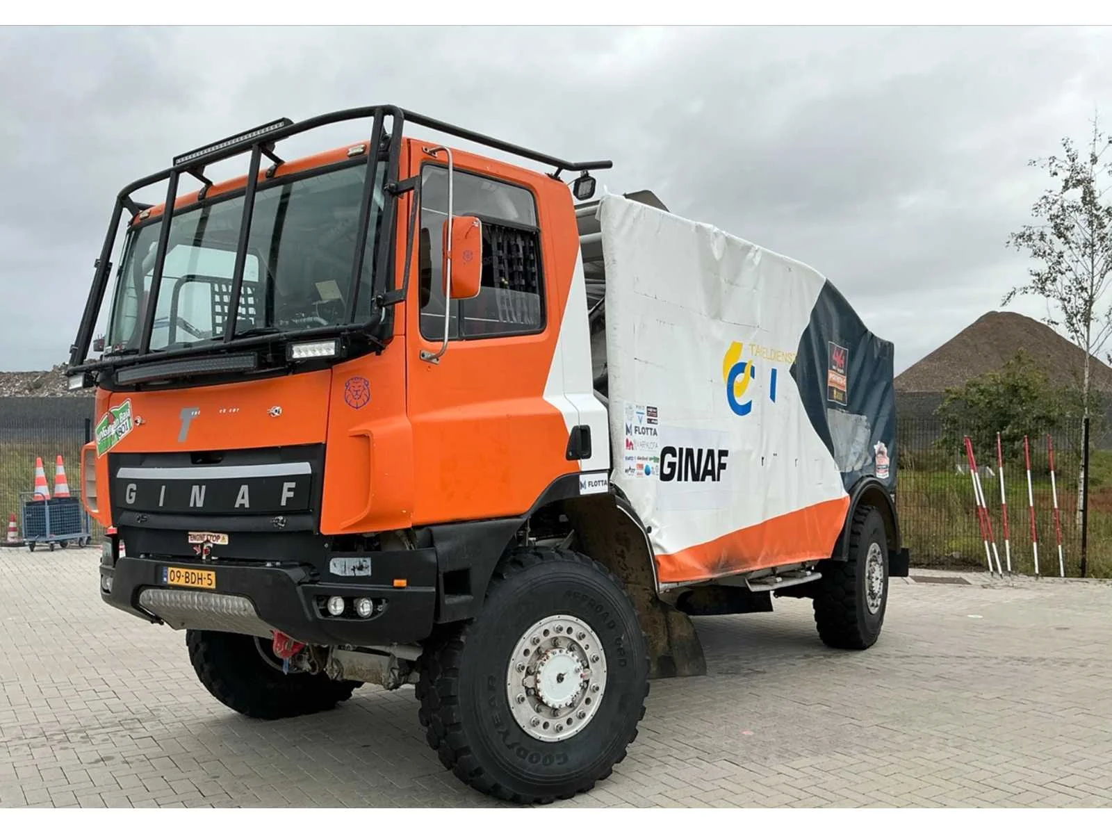 Dakar rally truck