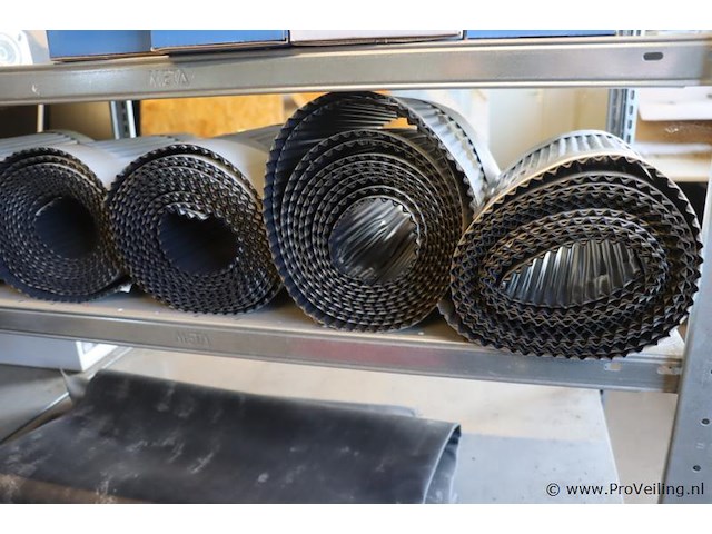 Dakbedekking, diverse rollen - afbeelding 5 van  8