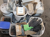 Dakdekkersproducten op pallet w.o. haken, nagels, epdm stroken, etc. - afbeelding 2 van  5