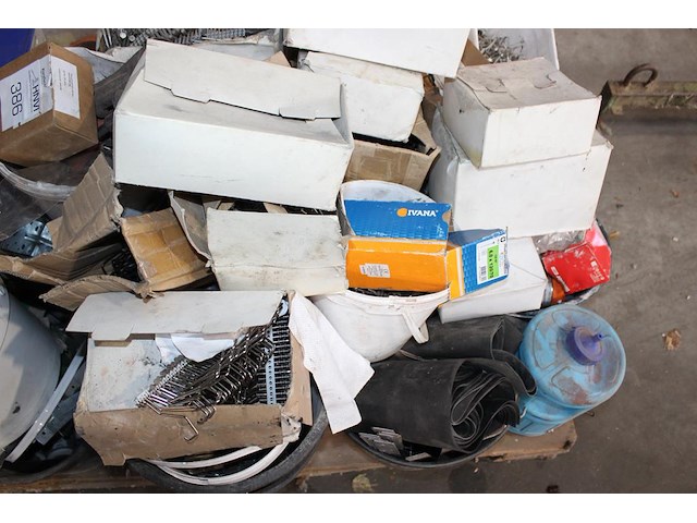 Dakdekkersproducten op pallet w.o. haken, nagels, epdm stroken, etc. - afbeelding 3 van  5