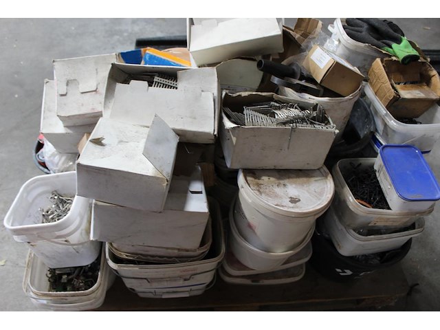 Dakdekkersproducten op pallet w.o. haken, nagels, epdm stroken, etc. - afbeelding 5 van  5