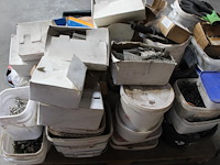 Dakdekkersproducten op pallet w.o. haken, nagels, epdm stroken, etc. - afbeelding 5 van  5