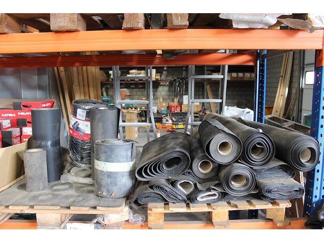 Dakdekkersproducten w.o. rollen epdm, kilgoot en bituum. - afbeelding 2 van  3