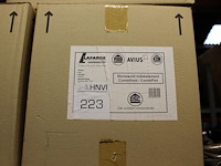 Dakdoorvoeren, ventilerende onderlatten met onderschroten, afdekroosters op drie schappen. - afbeelding 2 van  4