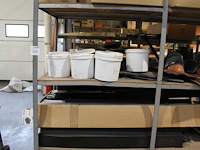 Dakgerelateerde producten in driedelige stelling w.o. dakdoorvoeren, ventilatiepannen, panhaken, flexibele ... - afbeelding 6 van  7