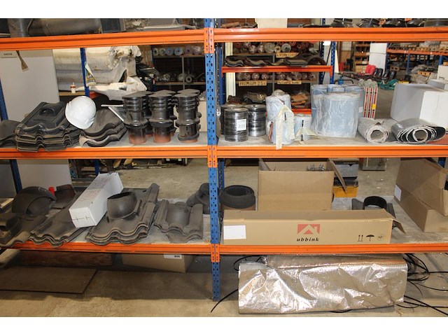 Dakgerelateerde producten in tweedelige- en wandstelling w.o. dakdoorvoeren, ventilatiepijp, epdm, loodverv... - afbeelding 1 van  6