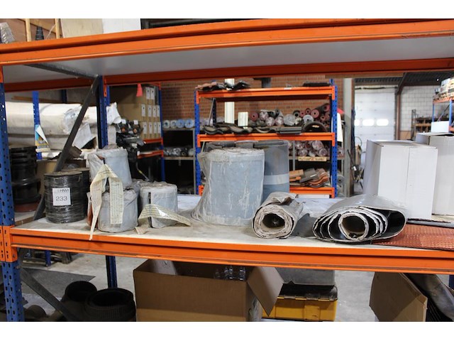 Dakgerelateerde producten in tweedelige- en wandstelling w.o. dakdoorvoeren, ventilatiepijp, epdm, loodverv... - afbeelding 2 van  6