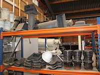 Dakgerelateerde producten in tweedelige- en wandstelling w.o. dakdoorvoeren, ventilatiepijp, epdm, loodverv... - afbeelding 3 van  6