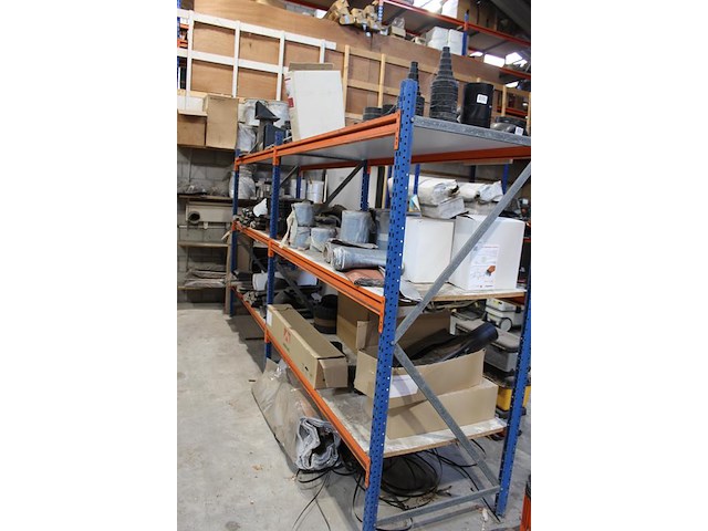 Dakgerelateerde producten in tweedelige- en wandstelling w.o. dakdoorvoeren, ventilatiepijp, epdm, loodverv... - afbeelding 6 van  6