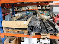 Dakgerelateerde producten op 6 pallets w.o. ubbink dakvoet profielen, ontluchtingsplaten, nagels, leistenen... - afbeelding 2 van  4