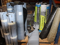 Dakleer in diverse uitvoeringen en kwaliteiten in vier stellingdelen. ruim 80 rollen en diverse stukken. - afbeelding 2 van  6