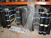 Dakleer in diverse uitvoeringen en kwaliteiten in vier stellingdelen. ruim 80 rollen en diverse stukken. - afbeelding 4 van  6