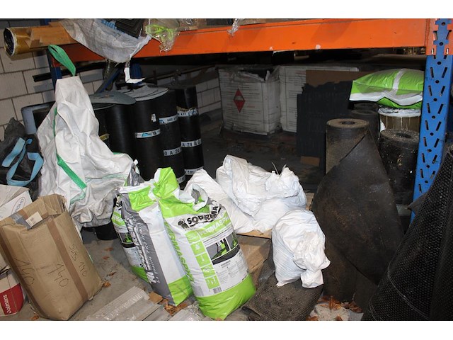 Dakleer in diverse uitvoeringen en kwaliteiten in vier stellingdelen. ruim 80 rollen en diverse stukken. - afbeelding 5 van  6