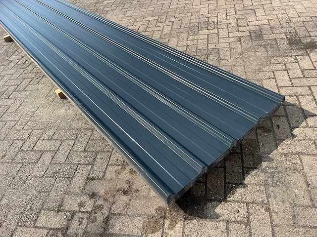 Dakmateriaal 700x106cm 29x -215m2 - afbeelding 1 van  4