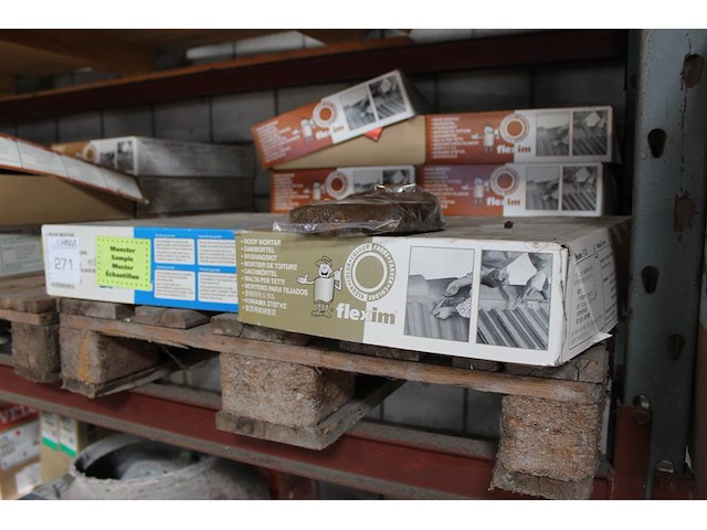 Dakmortel in diverse uitvoeringen in 12 dozen. - afbeelding 1 van  3