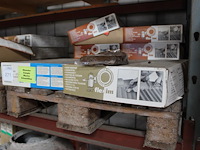 Dakmortel in diverse uitvoeringen in 12 dozen. - afbeelding 1 van  3