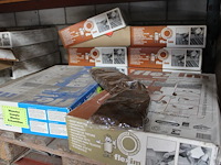 Dakmortel in diverse uitvoeringen in 12 dozen. - afbeelding 2 van  3