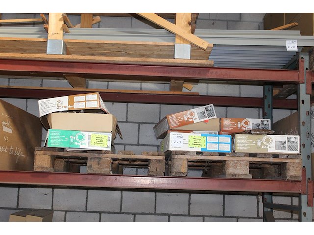 Dakmortel in diverse uitvoeringen in 12 dozen. - afbeelding 3 van  3