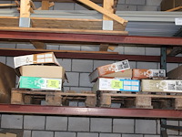 Dakmortel in diverse uitvoeringen in 12 dozen. - afbeelding 3 van  3