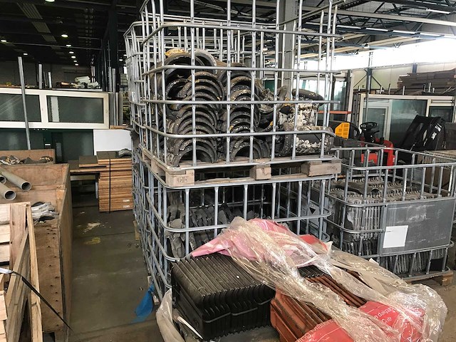 Dakpannen en vorsten (47x) - afbeelding 3 van  21