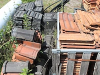 Dakpannen in diverse maten en uitvoeringen op 12 pallets. - afbeelding 2 van  2