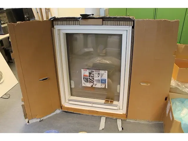 Dakraam velux ggl mk04 2070 78 x 98 x 10 cm, binnenzijde wit, nieuw in doos. - afbeelding 1 van  2