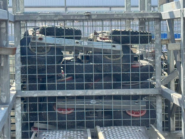 Dakrand beveiliging en aanhanger (198 mtr) - afbeelding 2 van  25