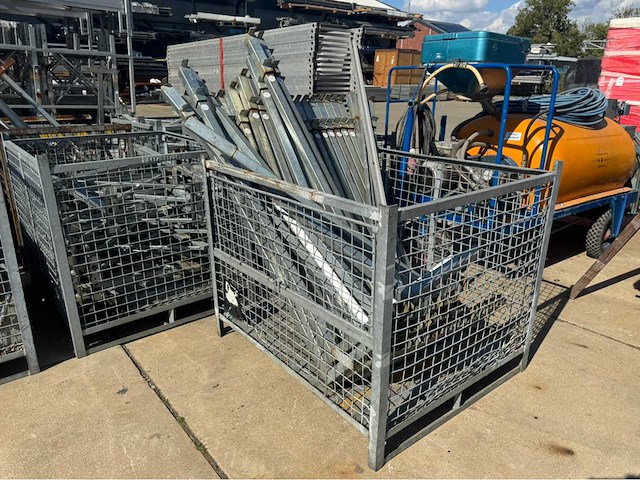 Dakrand beveiliging en aanhanger (198 mtr) - afbeelding 7 van  25