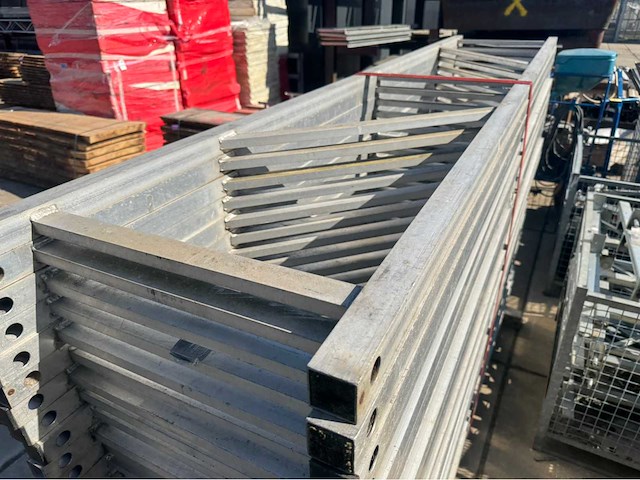 Dakrand beveiliging en aanhanger (198 mtr) - afbeelding 21 van  25