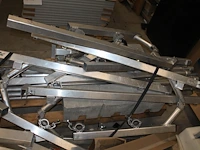 Dakrandbeveiliging asc 70797500 bestaande uit elf opklapbare leuninghouders, 20 leuningen van 3 meter en 11... - afbeelding 4 van  4