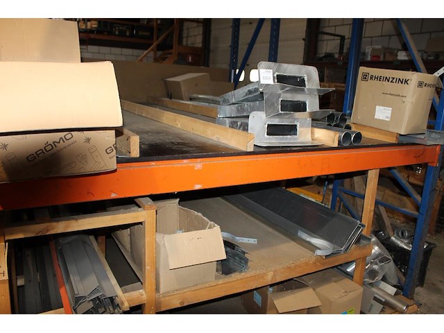 Daktrimmen, gootbeugels, goot , afvoeren, koppelstukken, etc. in 2 stellingsdelen. - afbeelding 1 van  4