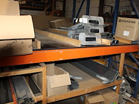 Daktrimmen, gootbeugels, goot , afvoeren, koppelstukken, etc. in 2 stellingsdelen. - afbeelding 1 van  4