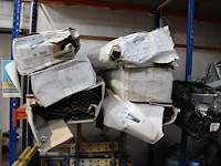 Dakvoeten in diverse uitvoeringen in stellingdeel. - afbeelding 1 van  3