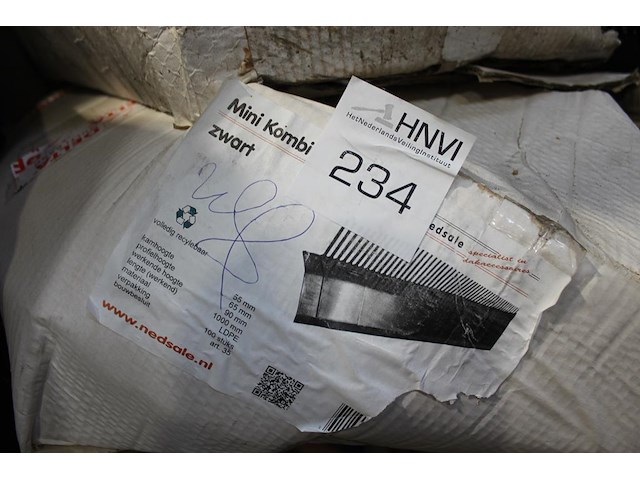 Dakvoeten in diverse uitvoeringen in stellingdeel. - afbeelding 2 van  3