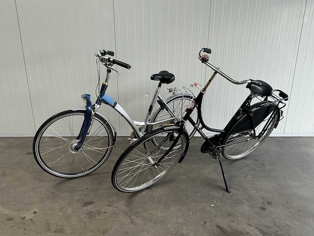 Damesfietsen (2x) - afbeelding 1 van  11