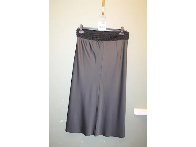 Damesrok gustav maat 42. adviesverkoopprijs € 139,95 - afbeelding 2 van  4