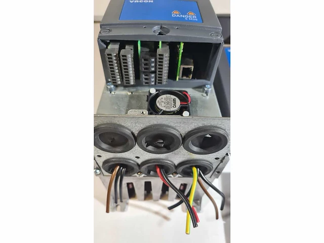 Danfoss - - vacon - frequentie regelaar 0,75kw - afbeelding 5 van  7