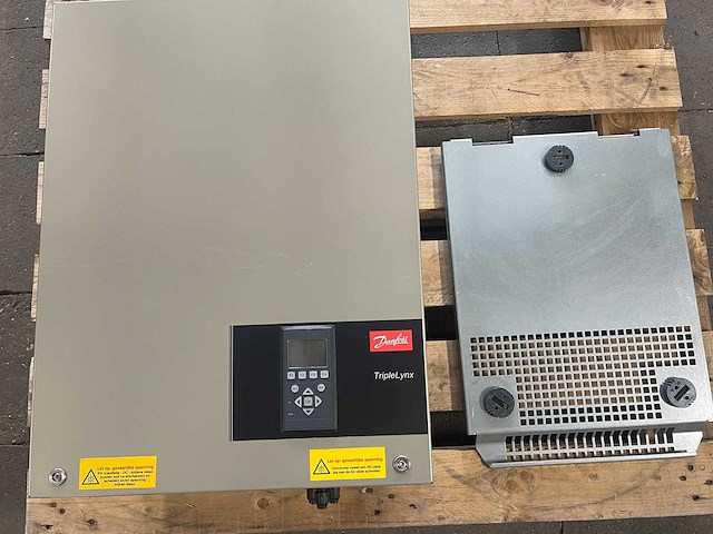Danfoss - tlx15 - gebruikte omvormer t.b.v. zonnepanelen (2x) - afbeelding 1 van  4