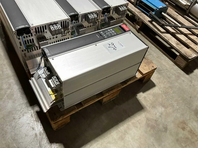 Danfoss - vlt5022 - 27kva frequentieregelaar - afbeelding 1 van  5
